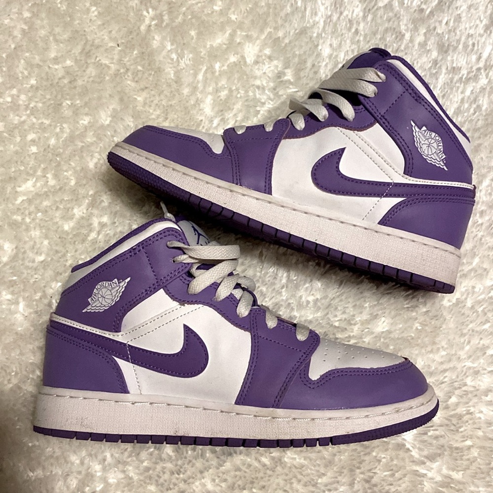 Barely worn Nike air Jordans. Size 6y